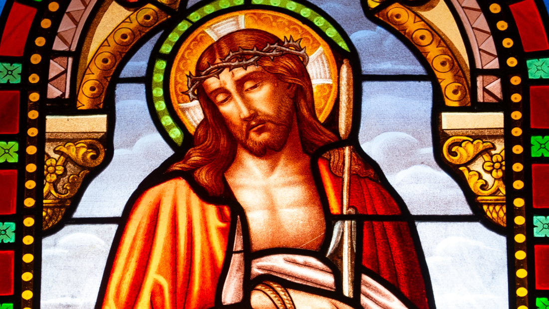 Vitrail représentant Jésus Christ dans l'église de l'Assomption à Montpeyroux France.