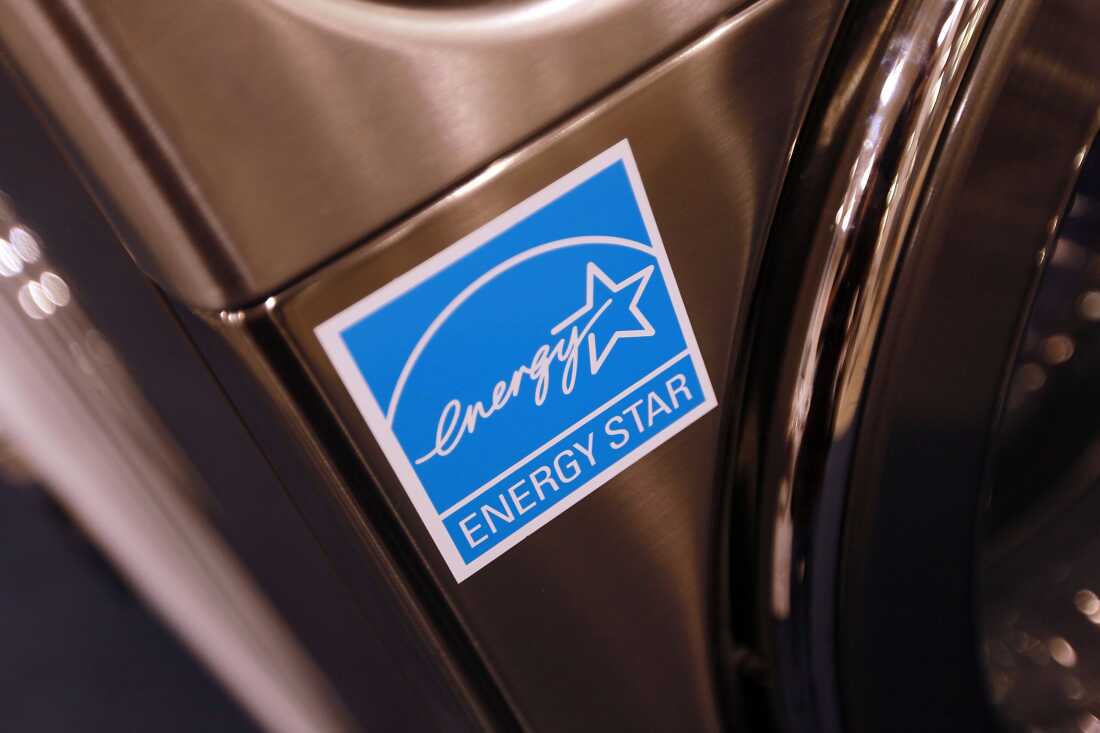 L'Environmental Protection Agency décerne le logo Energy Star bleu et blanc aux appareils les plus efficaces.