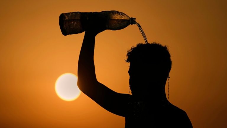 Les scientifiques qualifient une autre année chaude presque record de « coup d’avertissement » face au changement climatique