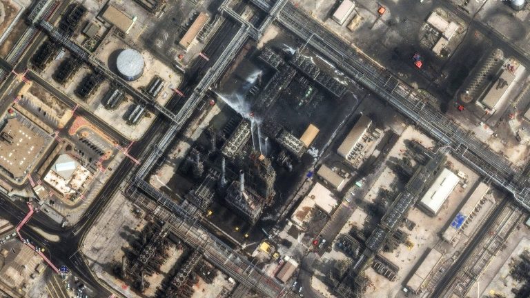 Des missiles frappent des installations énergétiques au Moyen-Orient : NPR