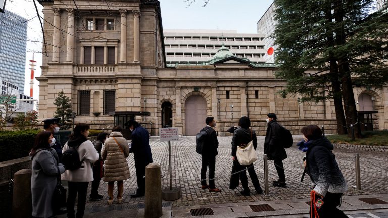 La Banque du Japon maintient son taux directeur inchangé
