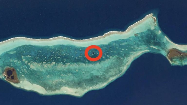 NASA : C&rsquo;est comme une baleine géante avec un trou bleu au milieu !