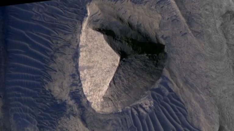 Une nouvelle a rejoint les hallucinations de Mars : Pyramide