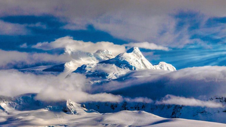 Une structure « non naturelle » a été découverte sous la fonte des glaces en Antarctique