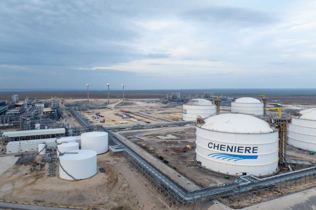 Dans une vue aérienne, l'usine de gaz naturel liquéfié de Sabine Pass appartenant à Cheniere Energy est vue le 10 février 2025 à Cameron, en Louisiane.