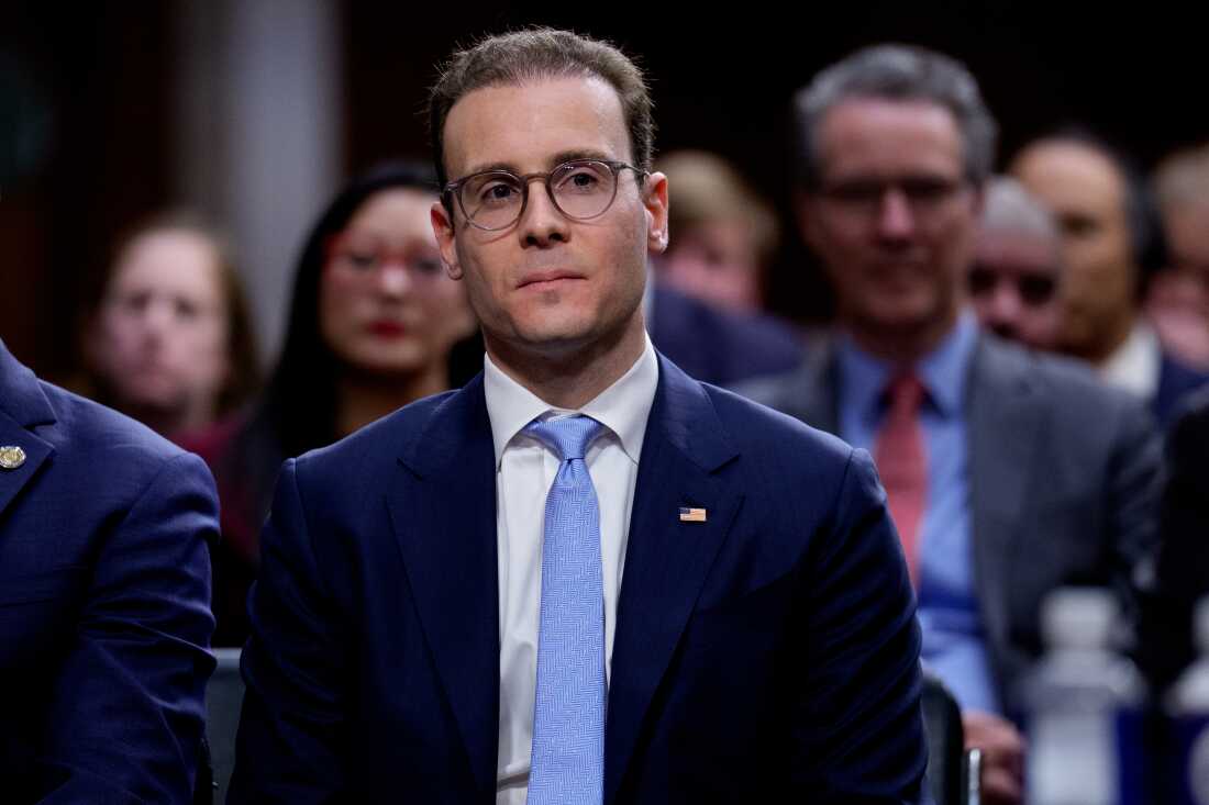 Michael Selig, vu ici témoignant avant son audition de confirmation de novembre 2025 pour diriger la Commodity Futures Trading Commission, le candidat du président Donald Trump à la tête de la Commodity Futures Trading Commission, apparaît lors d'une audience du Comité sénatorial de l'agriculture, de la nutrition et des forêts à Capitol Hill le 19 novembre 2025 à Washington, DC. Selig est actuellement conseiller juridique en chef du groupe de travail sur la cryptographie de la SEC et conseille également Paul Atkins, président de la SEC nommé par les républicains par le président Trump. (Photo par Andrew Harnik/Getty Images)