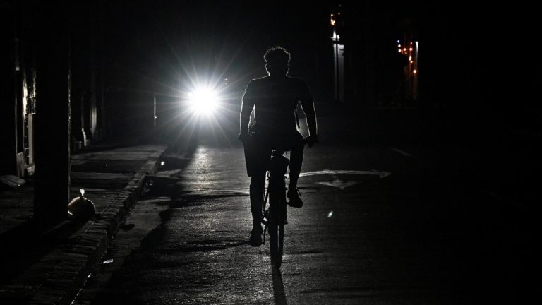 À quoi ressemble la vie à Cuba sous l’embargo pétrolier des États-Unis : Planet Money : NPR