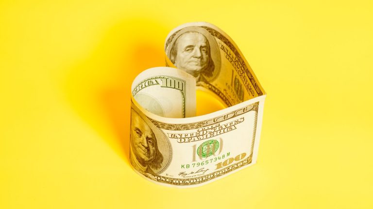 Comment avoir des conversations brutalement honnêtes sur l&rsquo;argent avec votre partenaire : NPR