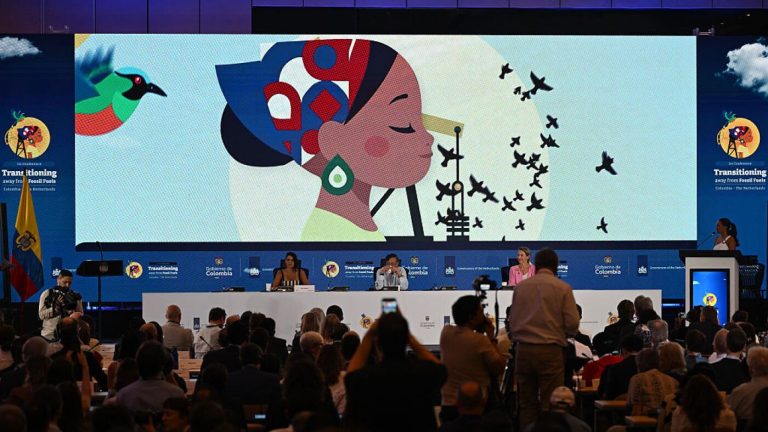 En pleine crise énergétique, les pays envisagent d’abandonner le pétrole, le gaz et le charbon