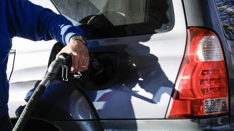 La guerre fait grimper les prix de l’énergie. La politique de Trump pourrait nuire pendant des années : NPR