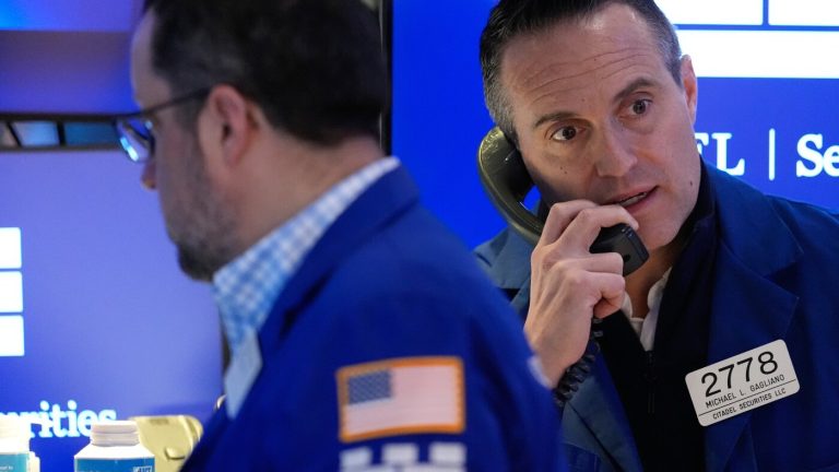 Le pétrole atteint son prix le plus élevé depuis 2023 et les actions chutent après le rapport sur l’emploi aux États-Unis