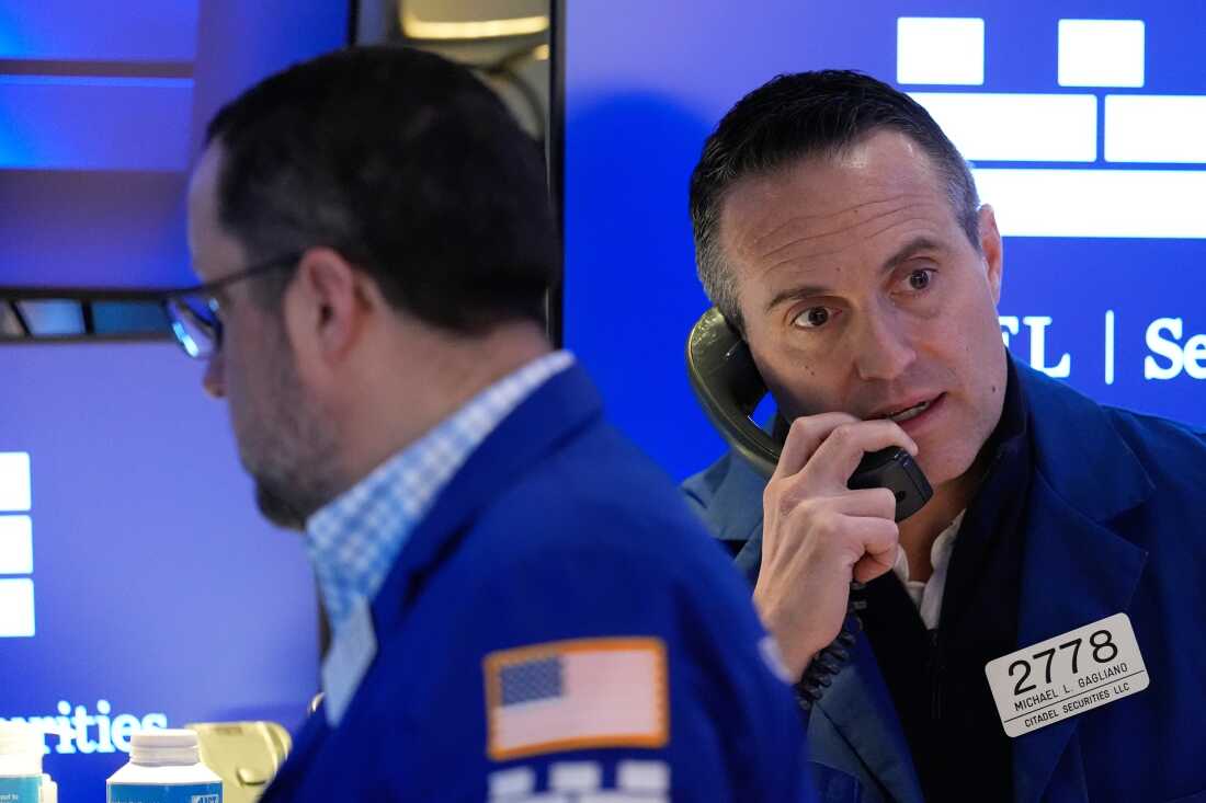 Michael Gagliano travaille vendredi à la Bourse de New York.