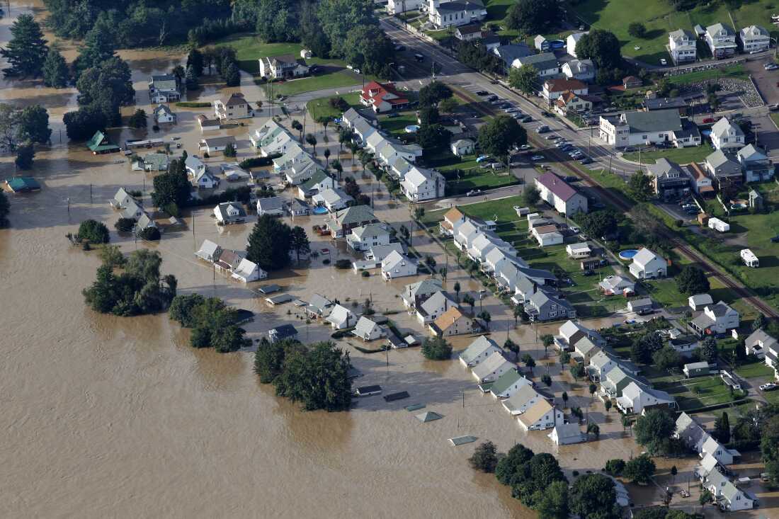 Un quartier près de Wilkes-Barre, en Pennsylvanie, est inondé en septembre 2011, après que de fortes pluies ont provoqué une montée spectaculaire de la rivière Susquehanna.