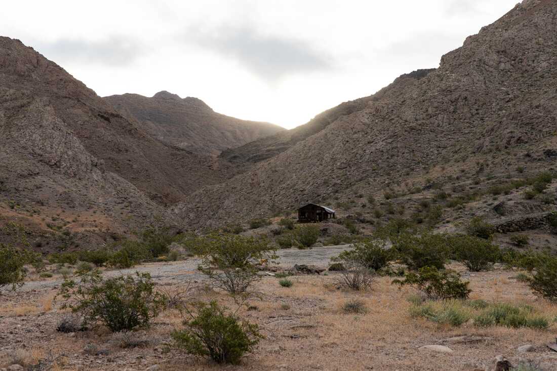 Vestiges d'une mine abandonnée dans la chaîne Nopah, près de Death Valley, en Californie.