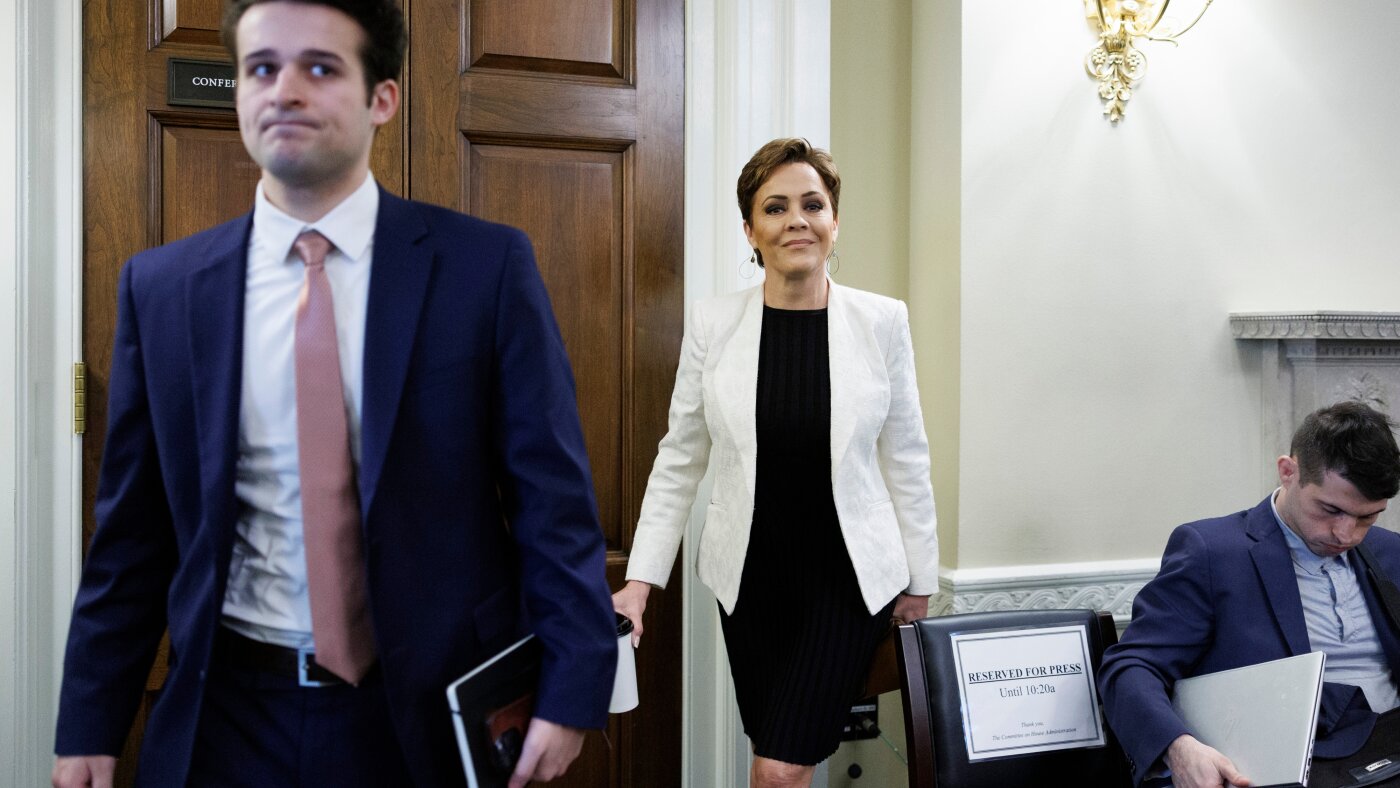 Un juge américain déclare que Kari Lake a enfreint la loi en supervisant Voice of America