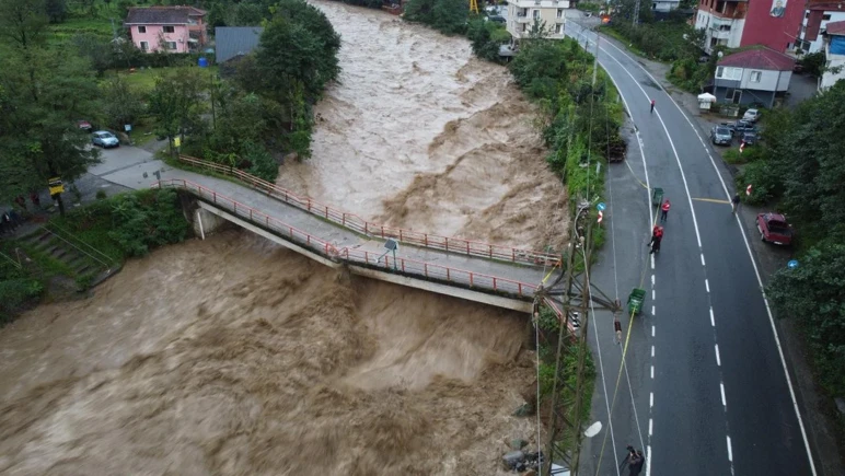 L'alerte aux glissements de terrain s'accentue et le climat s'effondre en mer Noire - Photo : 2