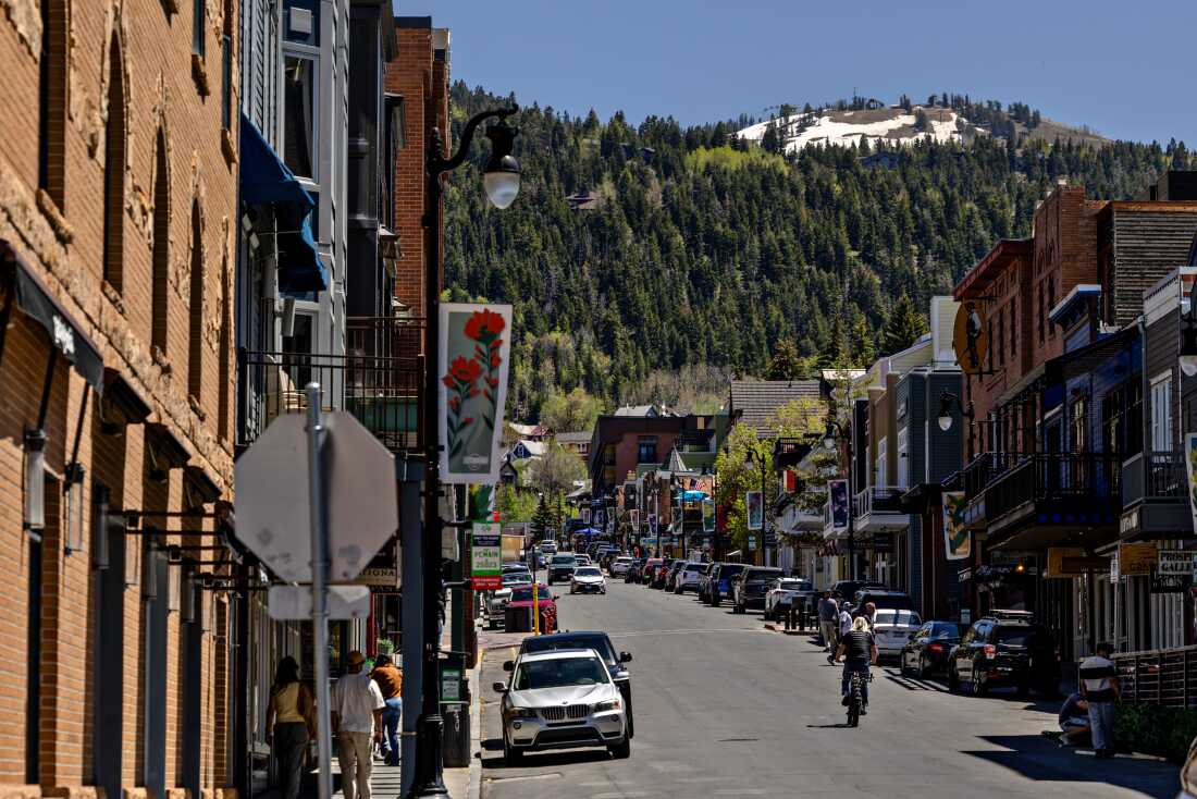 Luke Cartin, directeur des terres et de la durabilité de Park City, a déclaré que les efforts de collaboration de l'Utah ont été alimentés par la demande des résidents pour davantage d'options d'énergie propre. «Il y a cette émotion refoulée, ce désir et ce besoin», a-t-il déclaré. «Cela peut avoir un sens économique très fort, et cela peut également résoudre de nombreuses autres menaces existentielles plus importantes.»