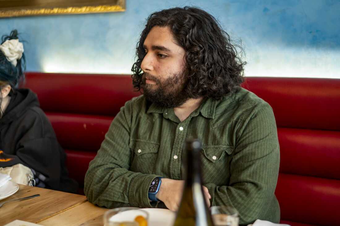 à L'Oca d'Oro le mardi 17 février 2026, à Austin, Texas. L'Oca d'Oro propose une promotion le mardi soir où les clients peuvent payer ce qu'ils veulent. Avec la hausse des prix des denrées alimentaires, de plus en plus d’Américains restent à la maison plutôt que de sortir dîner. Sergio Flores/NPR
