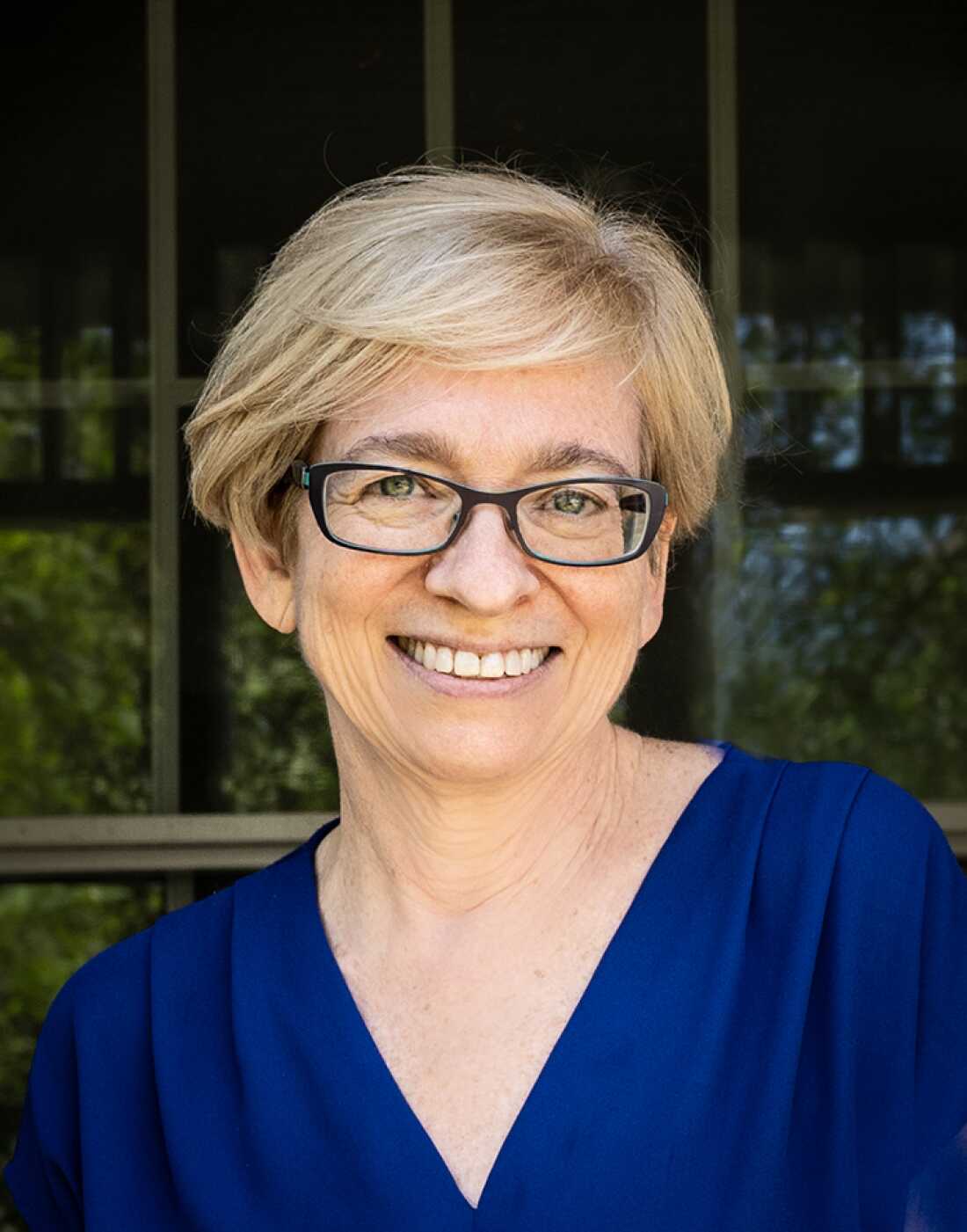 Chai Feldblum a été commissaire de l'EEOC de 2010 au début de 2019. Elle est maintenant présidente d'EEO Leaders, un groupe d'anciens commissaires et membres du personnel s'exprimant contre les dernières actions de l'EEOC.