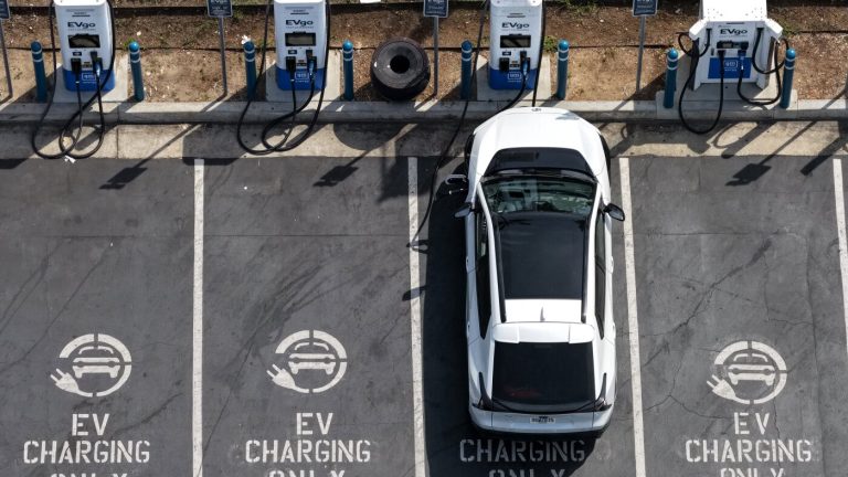 Dans quelle mesure les véhicules électriques peuvent-ils gérer la chaleur – et le froid ? AAA les a mis à l’épreuve