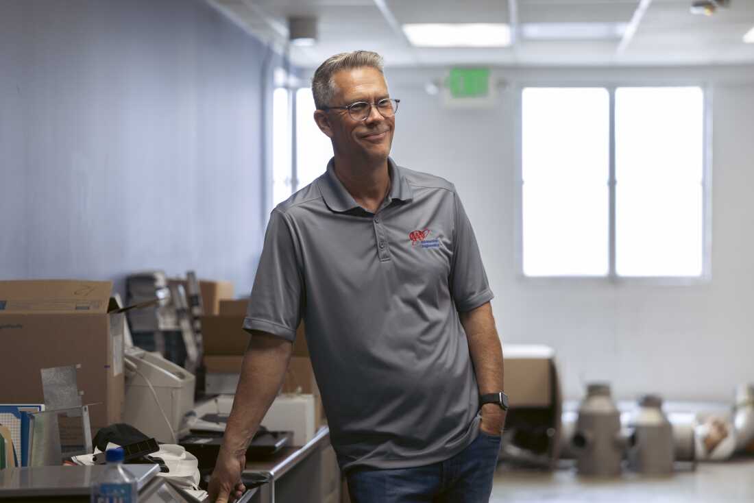 Greg Bannon, directeur de l'ingénierie automobile chez AAA, au Automotive Research Center de Los Angeles. Nouvelles compositions chimiques de batterie ; des conceptions de véhicules électriques plus efficaces ; logiciel plus sophistiqué. Mais en ce qui concerne les performances en autonomie hivernale, « les véhicules électriques n’ont en fait pas beaucoup changé par rapport à 2019 ».