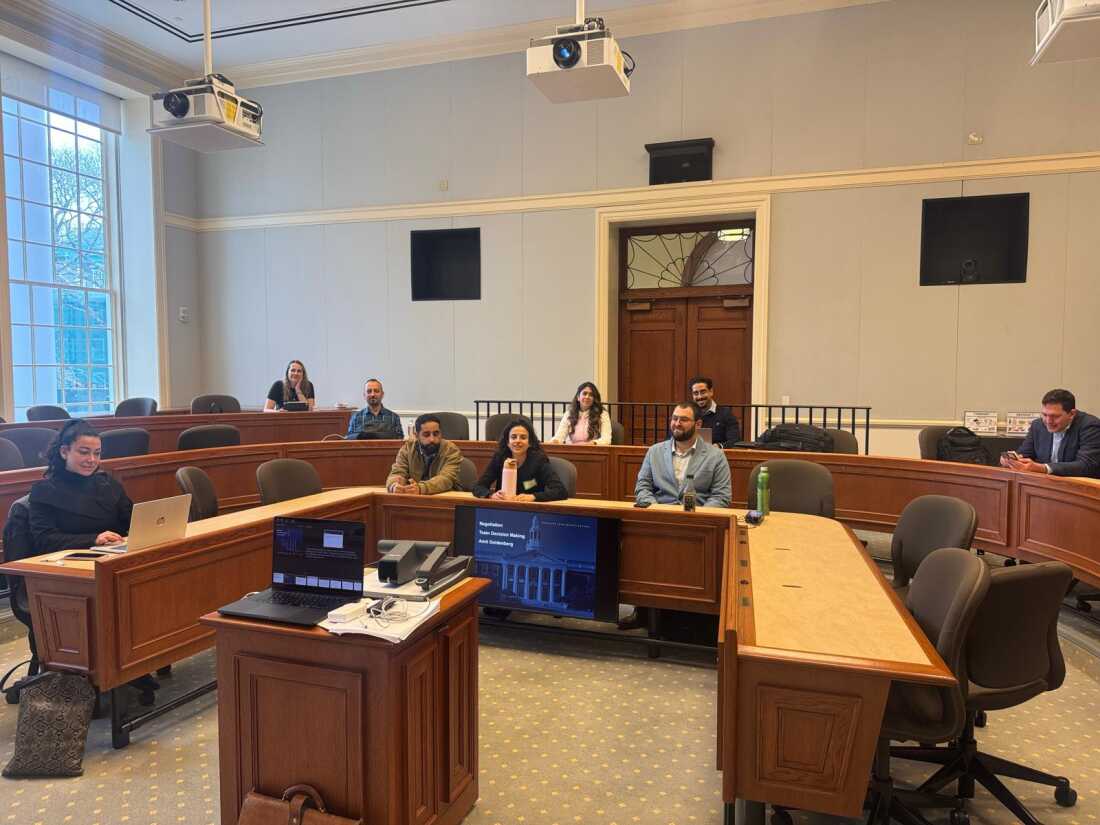 Les entrepreneurs israéliens et palestiniens du programme 50:50 Startups participent à un atelier à la Harvard Business School sur l'analyse des données.