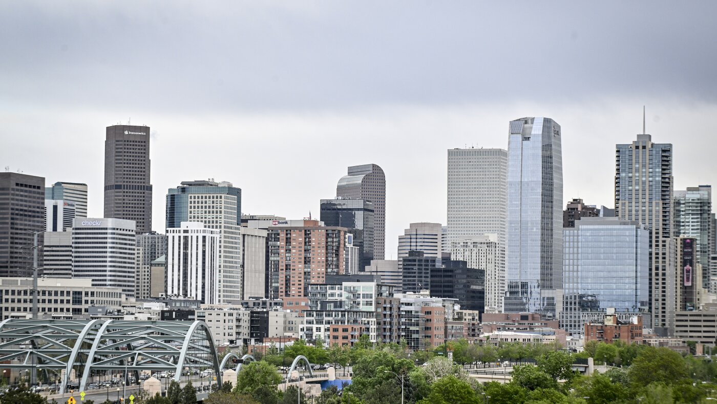 Denver veut chauffer et climatiser ses bâtiments sans combustibles fossiles : NPR