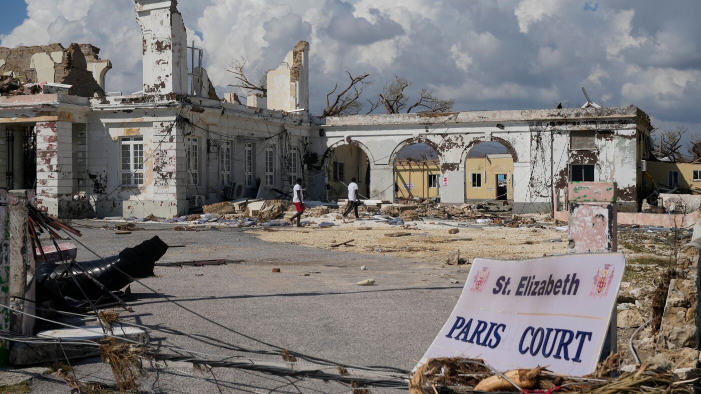 Les prévisionnistes s'attendent à un peu moins d'ouragans que d'habitude cette année, mais le risque de tempêtes destructrices reste élevé.