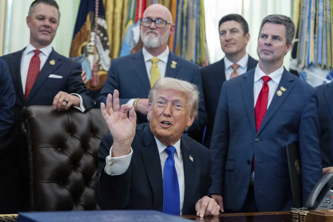 Le président Trump s'exprime jeudi dans le bureau ovale de la Maison Blanche à Washington.