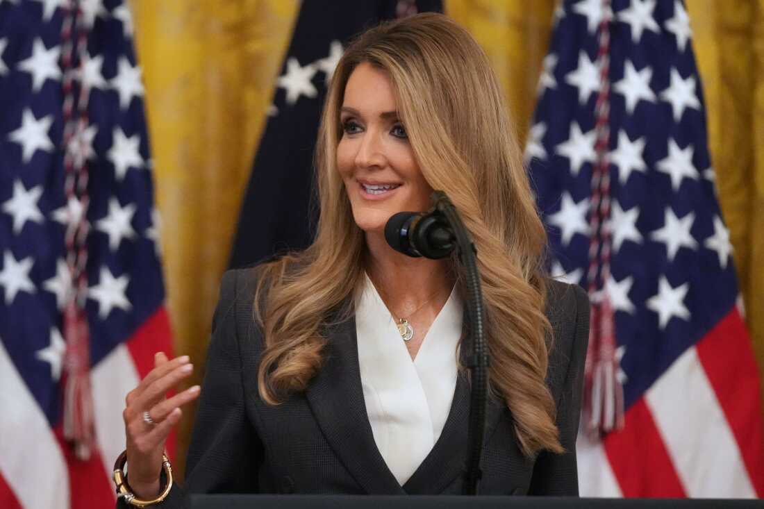 Kelly Loeffler, directrice de la Small Business Administration des États-Unis, s'exprime à la Maison Blanche lors d'un événement avec des propriétaires de petites entreprises en mai.