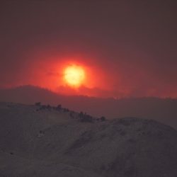 Des conditions météorologiques critiques compliquent les efforts de lutte contre les incendies massifs en Utah
