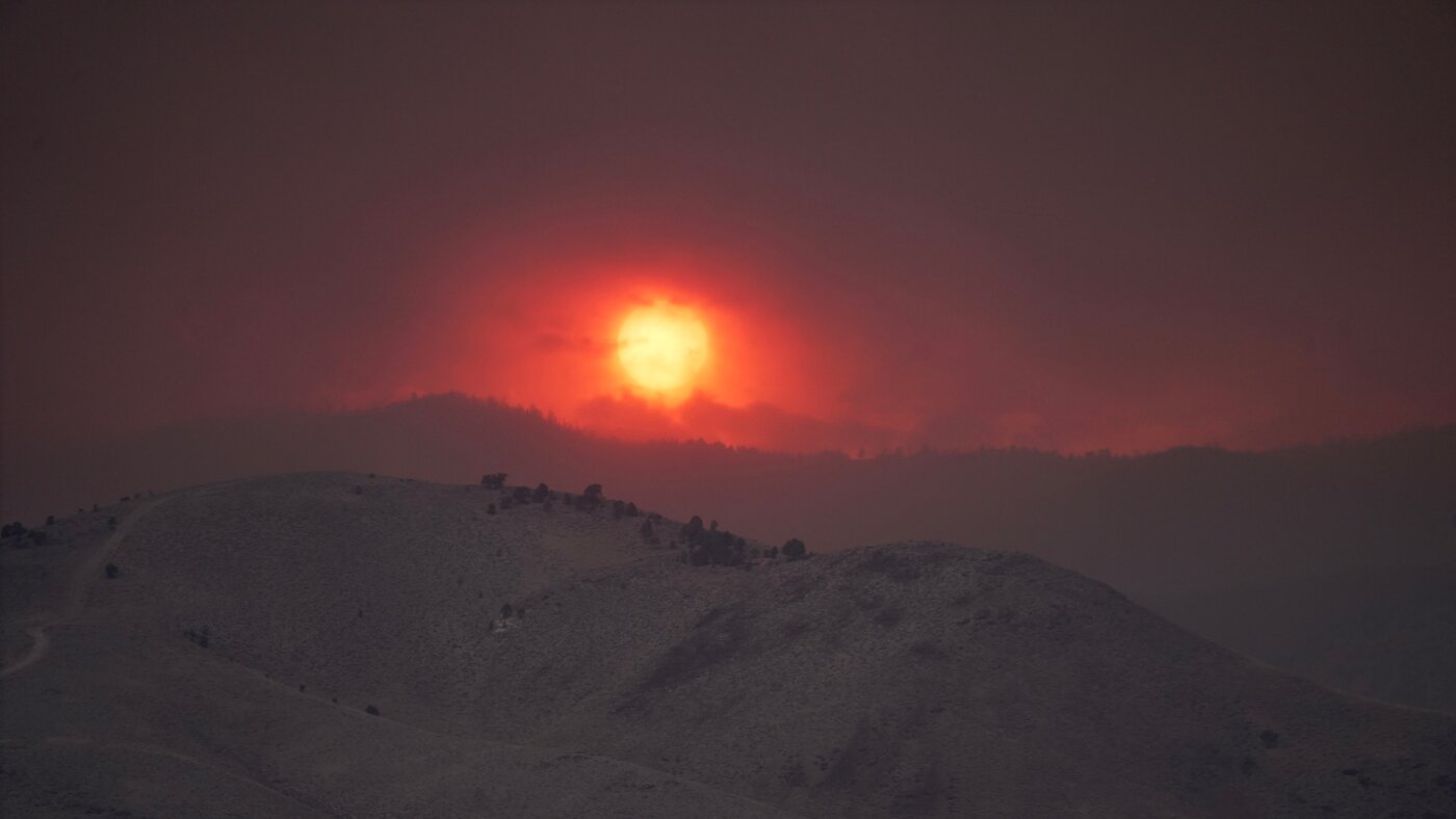 Des conditions météorologiques critiques compliquent les efforts de lutte contre les incendies massifs en Utah