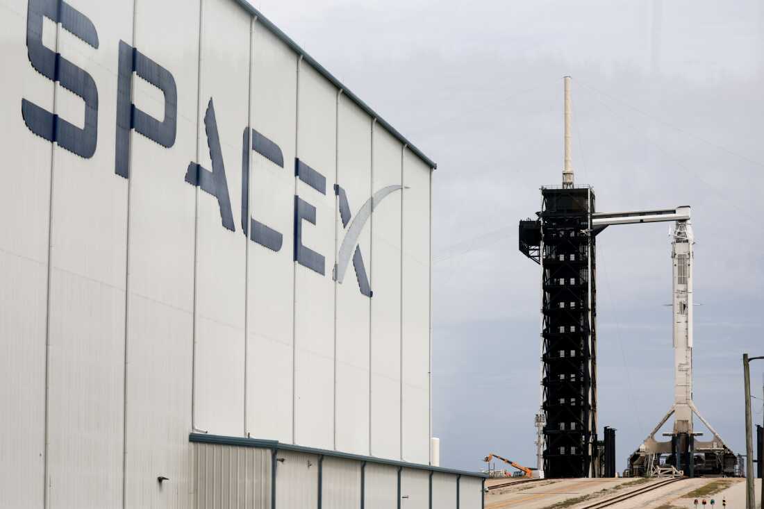 Une fusée SpaceX se prépare pour une autre tentative de décollage au Kennedy Space Center de la NASA à Cap Canaveral, en Floride, le 9 septembre 2024.