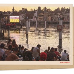 Photo : Lucerne, Suisse, regardant la Coupe du Monde en chaleur : NPR