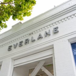 Shein rachète Everlane, qui a vendu aux millennials le rêve d&rsquo;un luxe éthique et abordable