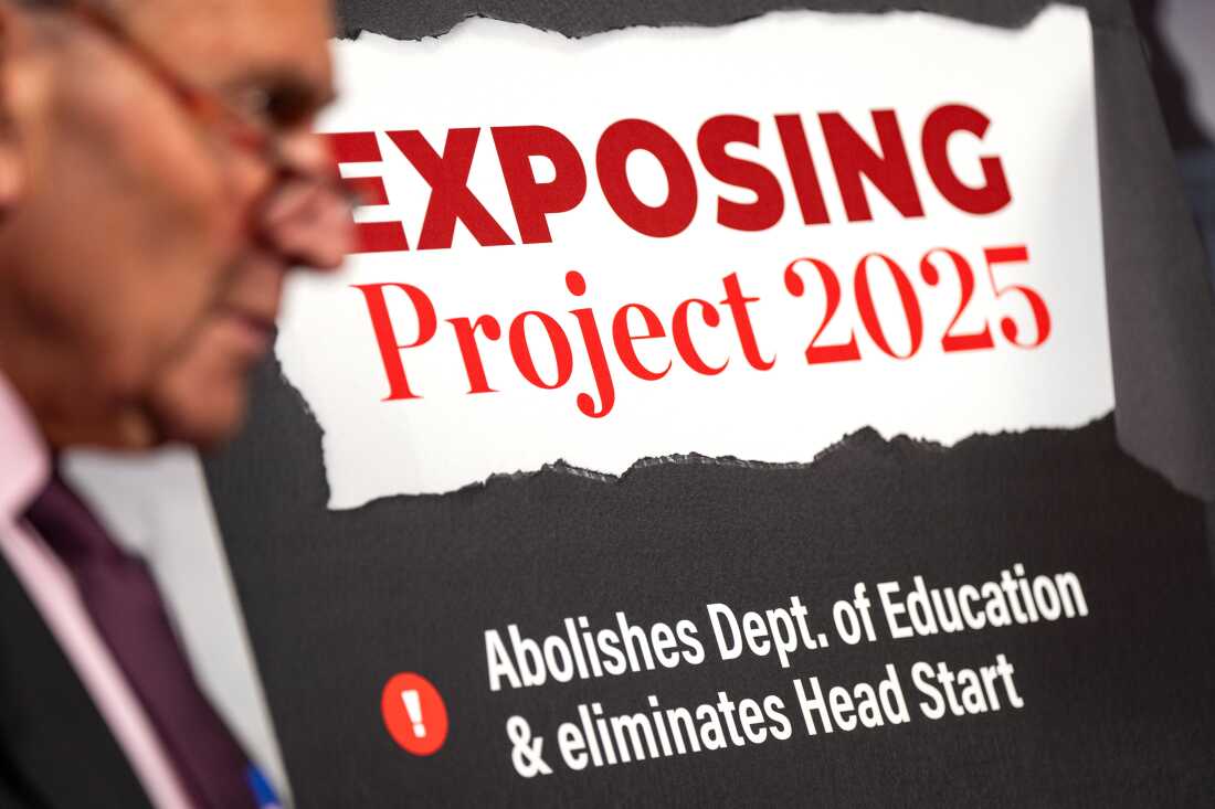 Un signe qui dit "Exposer le projet 2025" 