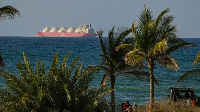 Le lourd tribut de la guerre pétrolière, l&rsquo;incendie d&rsquo;Ormuz brûle les marchés