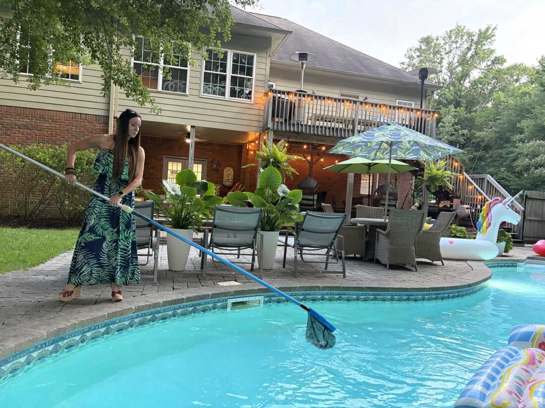 Jasmine Lawson parcourt sa piscine à Birmingham, en Alabama, le 24 juin 2026.