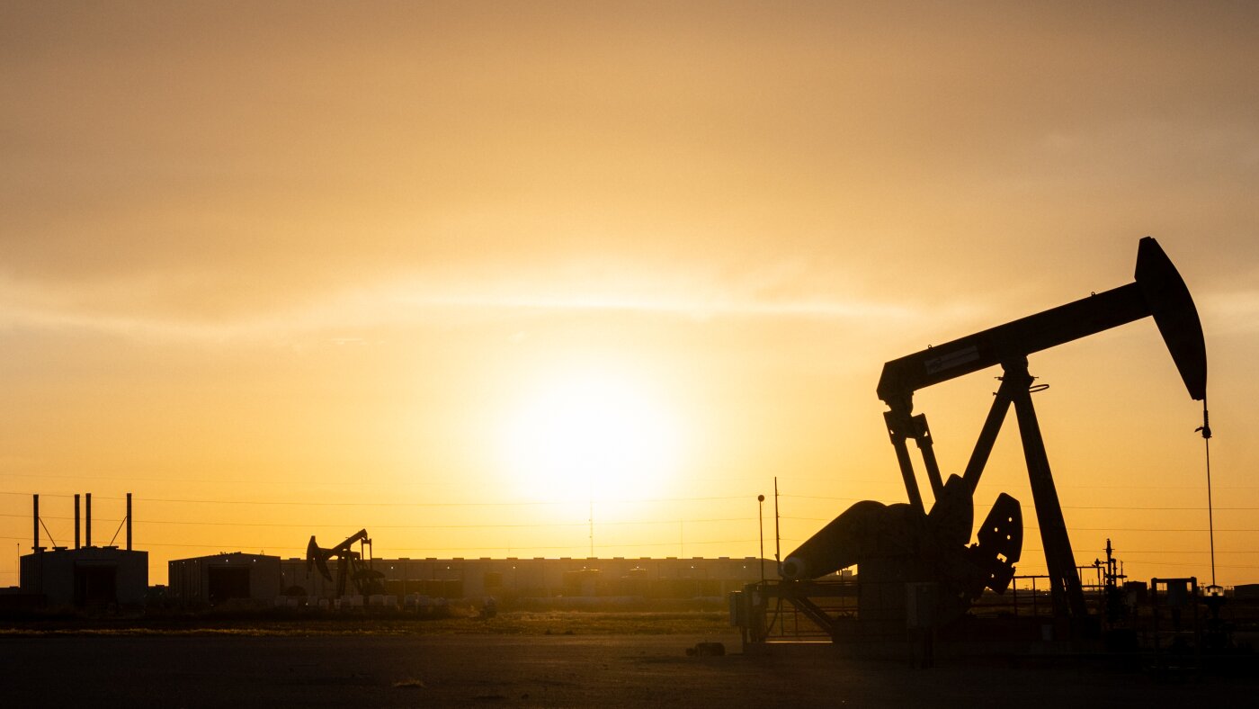 Les compagnies pétrolières gagnent des milliards. Aux États-Unis, les appels à taxer leurs gains exceptionnels se multiplient