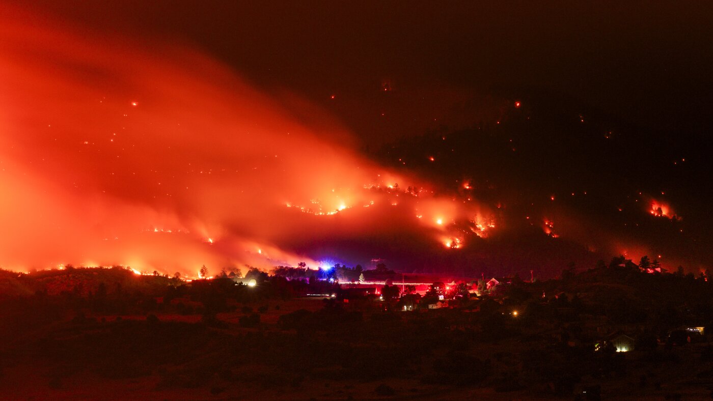 Les orages, la chaleur et le vent entraveront les efforts visant à contenir les incendies de forêt au Colorado