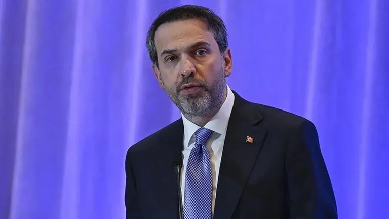 Ministre Bayraktar : Nous ouvrons la porte à une nouvelle ère d&rsquo;investissement dans les énergies renouvelables
