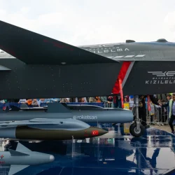 Il a réalisé une première : il a lancé un missile interne depuis son corps.