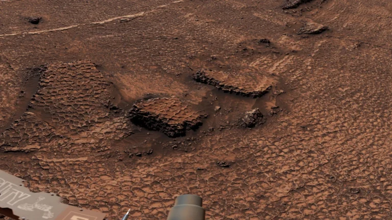 Découverte surprenante sur Mars : découverte d&rsquo;un vaste champ en « nid d&rsquo;abeilles »