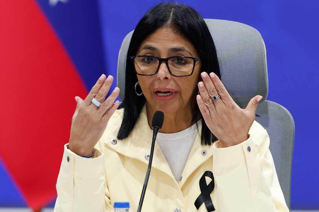La présidente par intérim du Venezuela, Delcy Rodríguez, s'exprime lors d'une conférence de presse sur la réponse du gouvernement aux tremblements de terre consécutifs à Caracas, au Venezuela, le jeudi 2 juillet 2026.