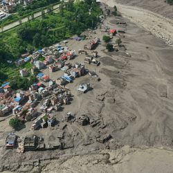 8 morts et des centaines de disparus alors qu&rsquo;une avalanche au Népal déclenche des crues soudaines