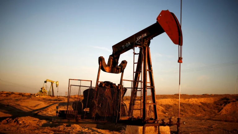 AIE : l&rsquo;offre mondiale de pétrole a augmenté de 2,4 millions de barils en juillet