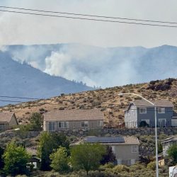 Des milliers de personnes sont contraintes d&rsquo;évacuer certaines parties de Reno, dans le Nevada, alors que de nouveaux incendies de forêt font rage