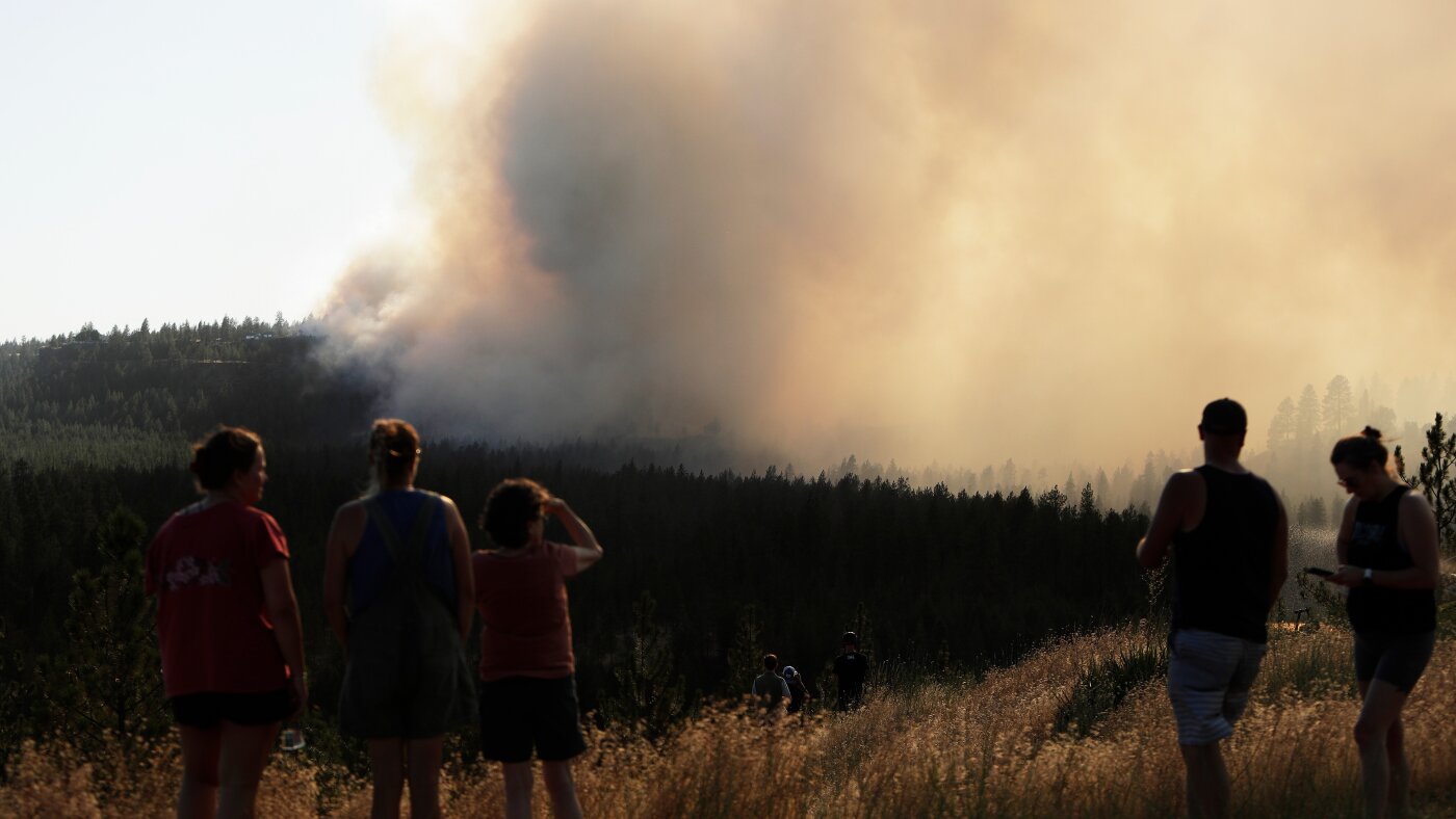Des milliers de personnes sous ordre d'évacuation suite aux incendies de forêt à Spokane, Washington.