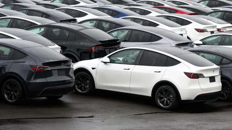 Grosse alarme dans l&rsquo;automobile ! 11 marques, dont Tesla, figurent sur la liste : des millions de véhicules sont rappelés