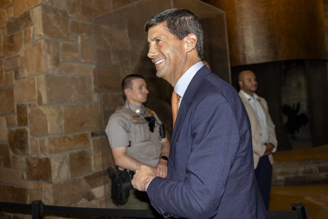 Le président de la Réserve fédérale, Kevin Warsh, s'est adressé vendredi à un rassemblement d'économistes et de banquiers centraux au Jackson Lake Lodge, dans le Wyoming.